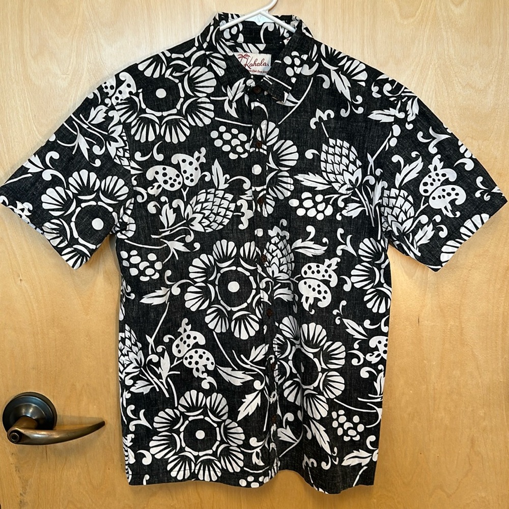 Kahala Duke’s Pareo Aloha Shirt (medium)